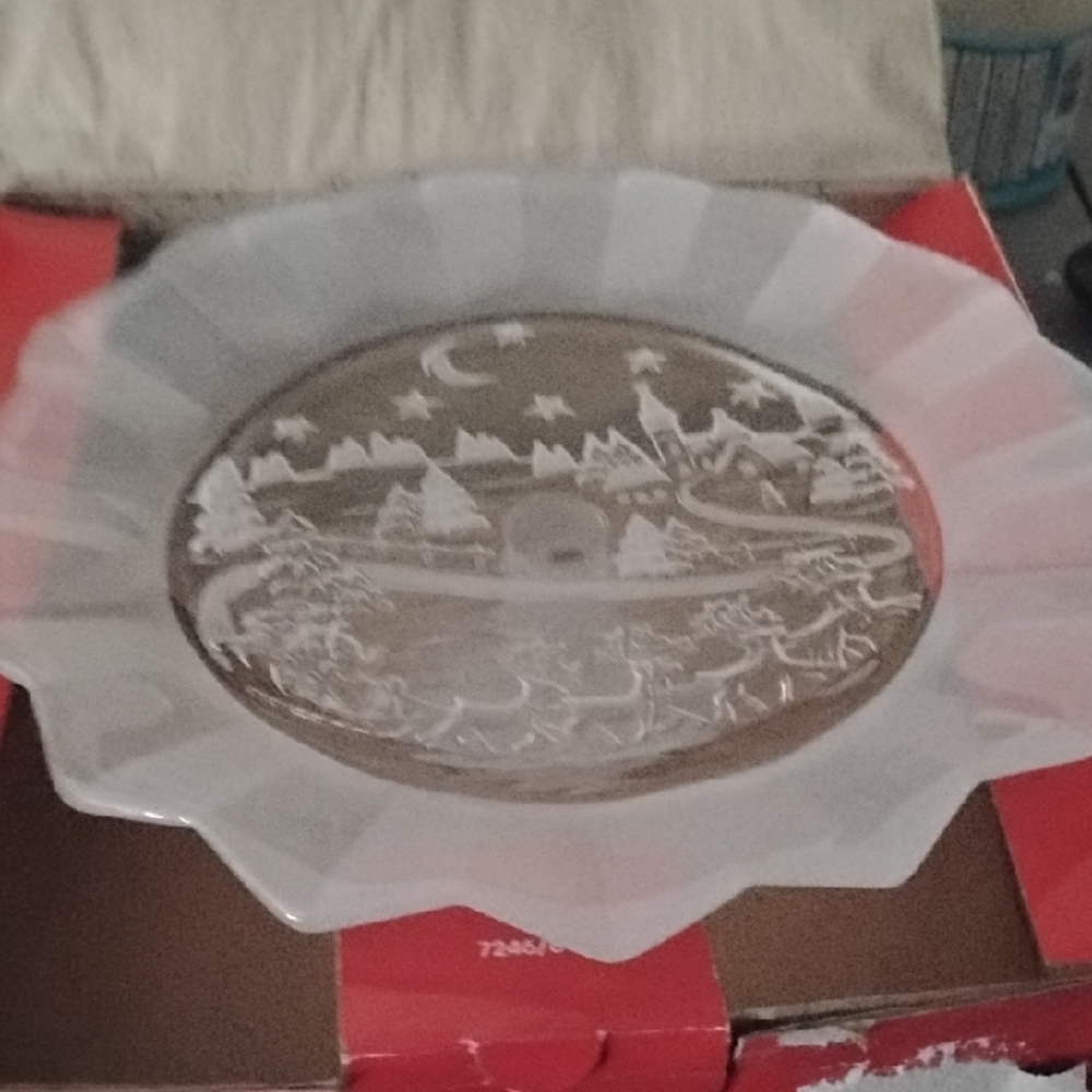 Mikasa Frosted Glass Plate with Winter Scene